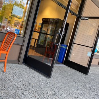 Lucia’s Craft Sandwich - the entrance - Sandwiches Near Me - Martinez, California