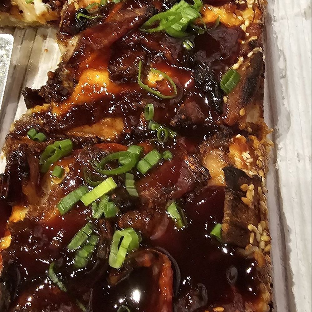 DropTop Pizza - Skylark BBQ Chicken Pizza (minus the pineapple) - Pizza Near Me - Saline, Michigan DropTop Pizza - Skylark BBQ Chicken Pizza (minus the pineapple) - Pizza Near Me - Saline, Michigan