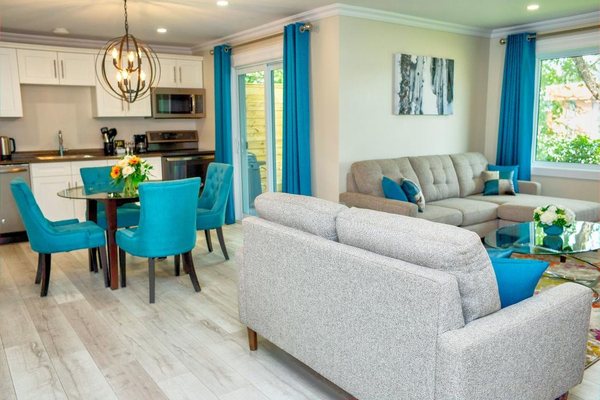 Royal Inn + Suites by null