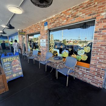 Eat My Gritz - Outdoor seating - Seafood Near Me - Orlando, Florida Eat My Gritz - Outdoor seating - Seafood Near Me - Orlando, Florida