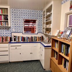 Bart's Books - Inside the Bookhouse kitchen--you won't be intellectually hungry in here