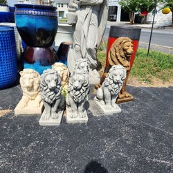Pottery Place & Perks Cafe - Tons of oversized planter pots and statues.