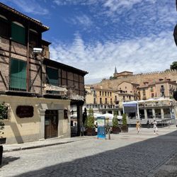 Mesón de Cándido - Outside (literally taken by the acqueduct)