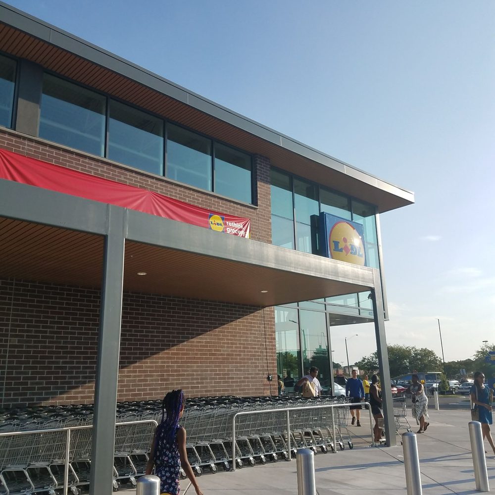 Lidl - Walking up to the store - Grocery Near Me - Chesapeake, Virginia Lidl - Walking up to the store - Grocery Near Me - Chesapeake, Virginia