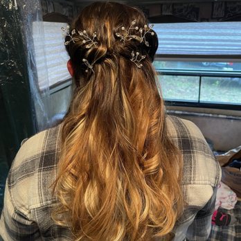 Agape Mobile Salon - Hair Salons Near Me - Rogue River, Oregon