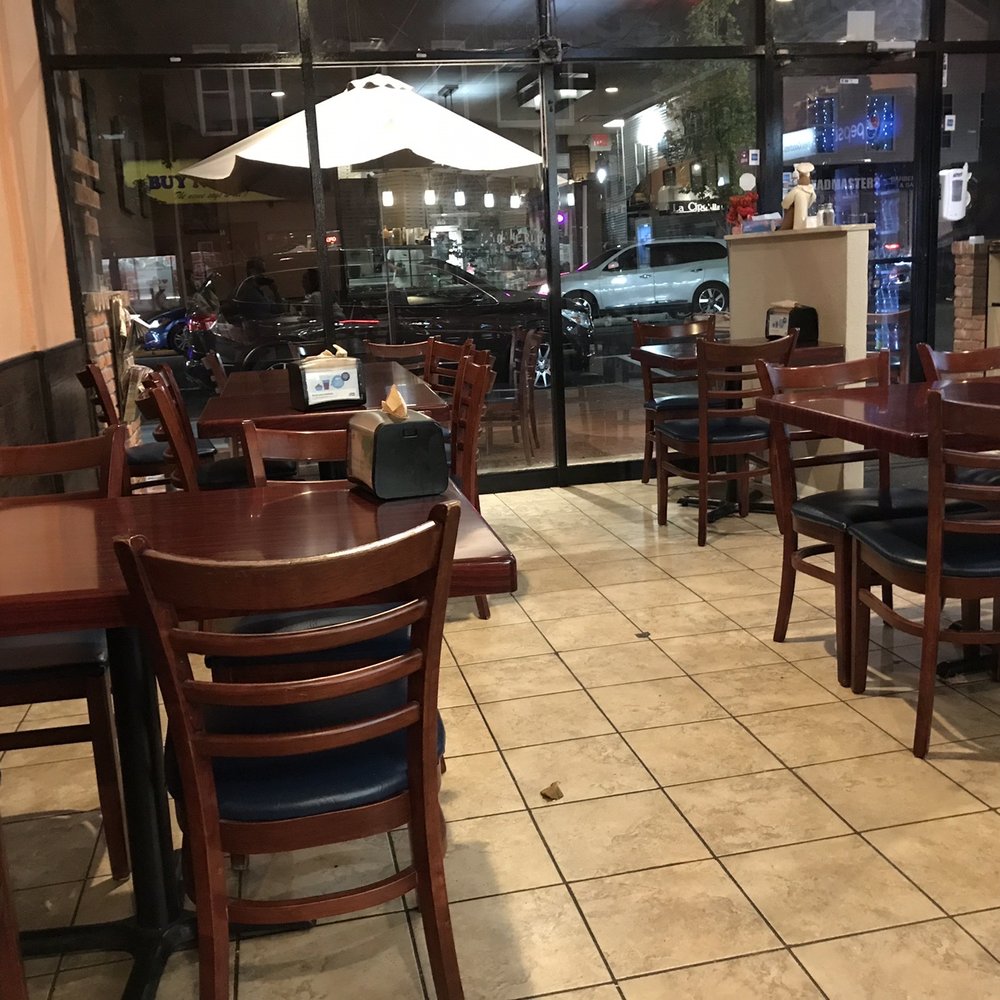 Mateos - The interior. - Salad Near Me - Freehold, New Jersey