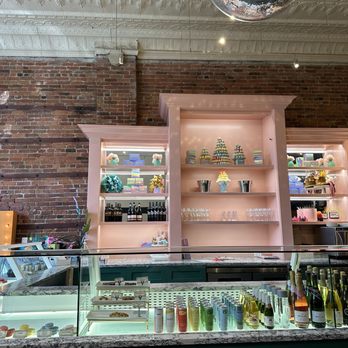 Lady Yum - Pioneer Square - Macarons Near Me - Seattle, Washington