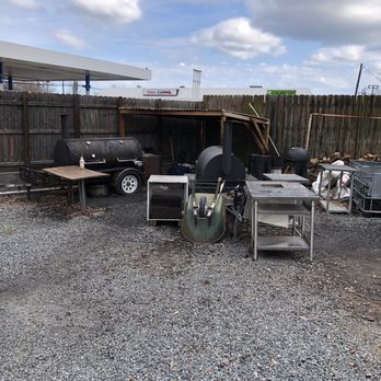 Dave's BBQ - Barbeque Near Me - Virginia Beach, Virginia