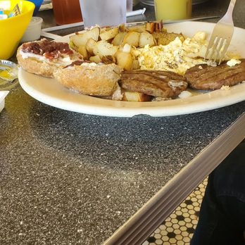 Thumbs Up Diner - Sausage, scrambled eggs, fried potatoes - Breakfast & Brunch Near Me - Atlanta, Georgia Thumbs Up Diner - Sausage, scrambled eggs, fried potatoes - Breakfast & Brunch Near Me - Atlanta, Georgia