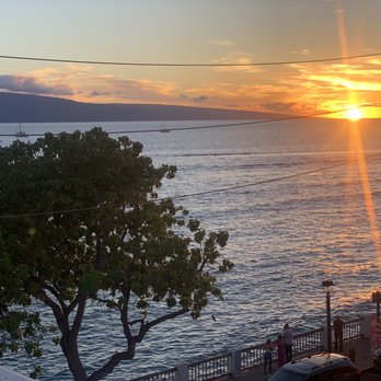 Fleetwood's on Front St - View of Sunset - New American Near Me - Lahaina, Hawaii Fleetwood's on Front St - View of Sunset - New American Near Me - Lahaina, Hawaii