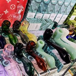 Smokes And Vapes