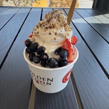 Golden Spoon - Traditional Vanilla w/ toppings of blueberries, strawberries and almonds - Ice Cream & Frozen Yogurt Near Me - Laguna Beach, California Golden Spoon - Traditional Vanilla w/ toppings of blueberries, strawberries and almonds - Ice Cream & Frozen Yogurt Near Me - Laguna Beach, California