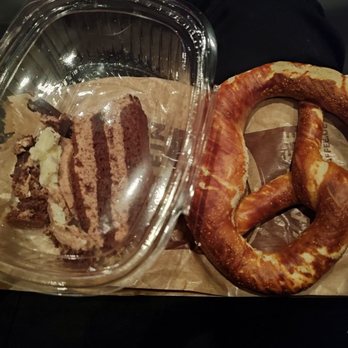 Einstein Kaffee - Mini Stück Schokosahnetorte & Laugenbrezel (TooGoodToGo) - Cafes Near Me - Frankfurt, HE Einstein Kaffee - Mini Stück Schokosahnetorte & Laugenbrezel (TooGoodToGo) - Cafes Near Me - Frankfurt, HE