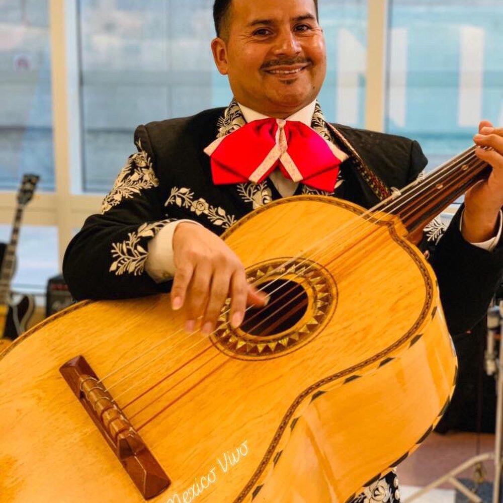 Lyric Opera of Kansas City, Cruzar la Cara de la Luna, 2024-2025 by  TheIndependentMagazinePA - Issuu, image size:1000x1000