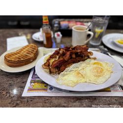 Reo Diner - 3 eggs over medium (pay for extra egg), double side of bacon, rye toast, hash browns, and coffee | #intenselypassionatephotography