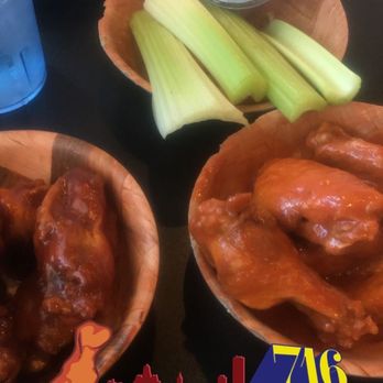 Duff's Famous Wings - American Near Me - Amherst, New York