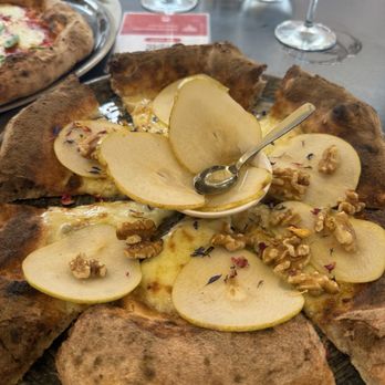 1000 Gourmet Pizza - Gorgonzola pear walnut  and honey. - Pizza Near Me - Venezia, VE
