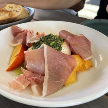 OSO Sonoma - burrata with pesto, peaches and prosciutto - New American Near Me - Sonoma, California