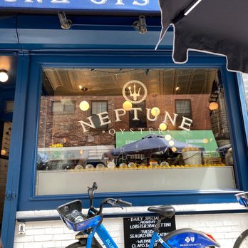 Neptune Oyster - Seafood Near Me - Boston, Massachusetts