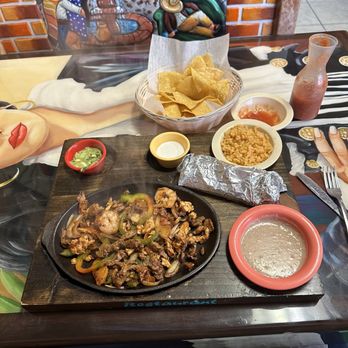 Mi Familia - Lunch Texas fajitas - Mexican Near Me - Kokomo, Indiana Mi Familia - Lunch Texas fajitas - Mexican Near Me - Kokomo, Indiana