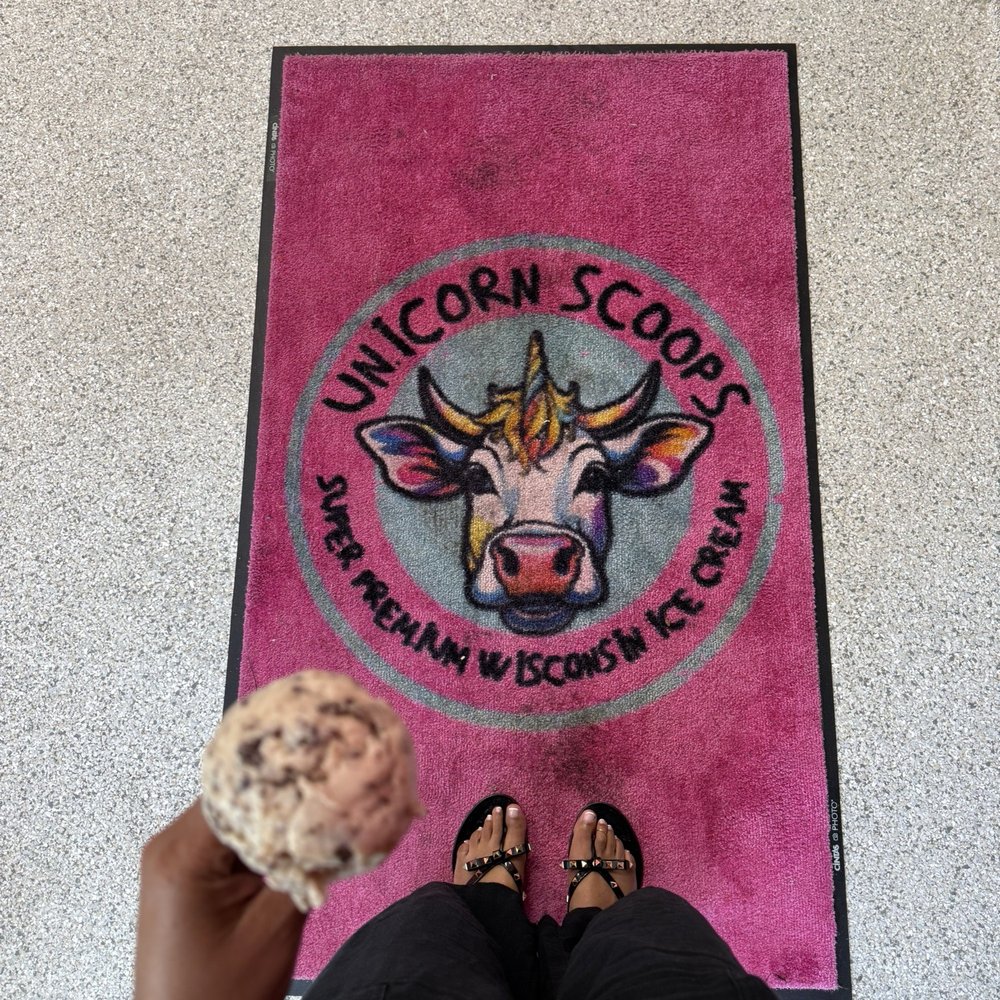 Chocolate chip oatmeal cookie, vegan oat cream, kids scoop