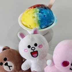 Ululani’s Hawaiian Shave Ice - Brown, Cony, and Cookie enjoyed their Keiki shave ice with Hawaiian Rainbow flavors