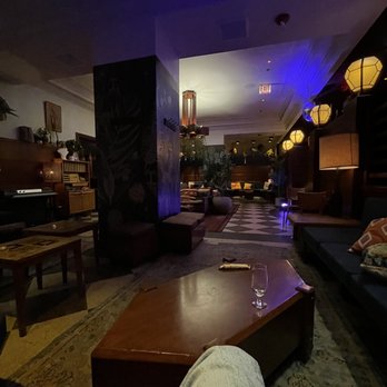 Freehand Chicago - Lounge area outside the bar - Hotels Near Me - Chicago, Illinois