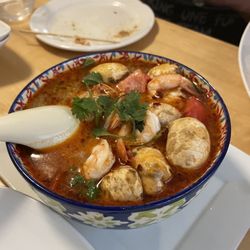 Mae Sunee Thai Cuisine - 20. : TOM YUM GOONG shrimp, tomatoes, mushrooms, lemongrass, galanga, lime leaf, onions, coriander