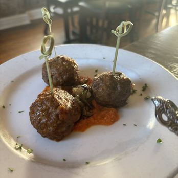 Bella Vino Wine Bar & Tapas - Wine Bars Near Me - St. Charles, Missouri