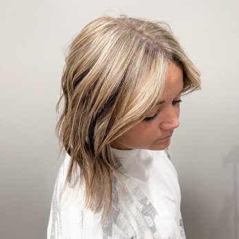 Styled By Nichole - Blending babylights, a money piece and a smudge root to create that lived-in low maintenance style. - Hair Stylists Near Me - Clarksville, Tennessee Styled By Nichole - Blending babylights, a money piece and a smudge root to create that lived-in low maintenance style. - Hair Stylists Near Me - Clarksville, Tennessee