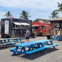 Did I mention that there are 7 food trucks? Did I mention that there are 7 food trucks?