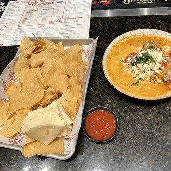 Taco Mac - Chicken Tinga Train Wreck Nachos. - American Near Me - Atlanta, Georgia Taco Mac - Chicken Tinga Train Wreck Nachos. - American Near Me - Atlanta, Georgia