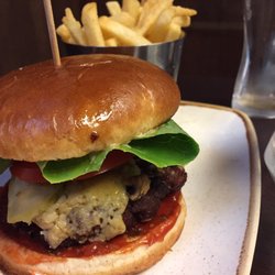 The Library Restaurant - Burger with cheese and mushroom, mediocre