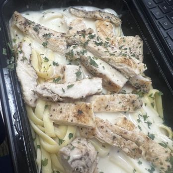 Bogeys East - Chicken Alfredo looks good but has no flavor and the noodles are just so weird and flavorless. The sauce was yucky - Sports Bars Near Me - Las Vegas, Nevada Bogeys East - Chicken Alfredo looks good but has no flavor and the noodles are just so weird and flavorless. The sauce was yucky - Sports Bars Near Me - Las Vegas, Nevada