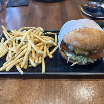 Reunion Kitchen + Drink - Classic Cheeseburger - New American Near Me - Corona, California