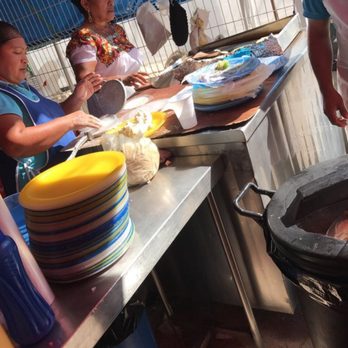 Taquería Honorio - Ladies making tortillas - Mexican Near Me - Tulum, ROO Taquería Honorio - Ladies making tortillas - Mexican Near Me - Tulum, ROO