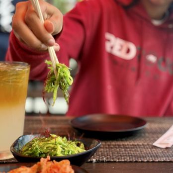 Dohatsuten - Wakame Salad and Kimchee - Ramen Near Me - Palo Alto, California