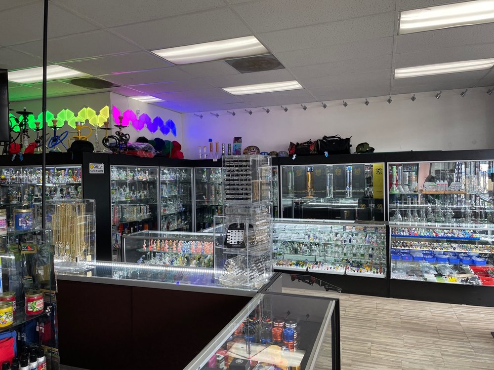 SMOKERS ZONE WEST LOS ANGELES Updated October 2024 16 Photos & 16