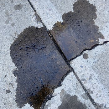 ASAP Towing - Oil leak from the damaged oil pan - Towing Near Me - San Diego, California ASAP Towing - Oil leak from the damaged oil pan - Towing Near Me - San Diego, California