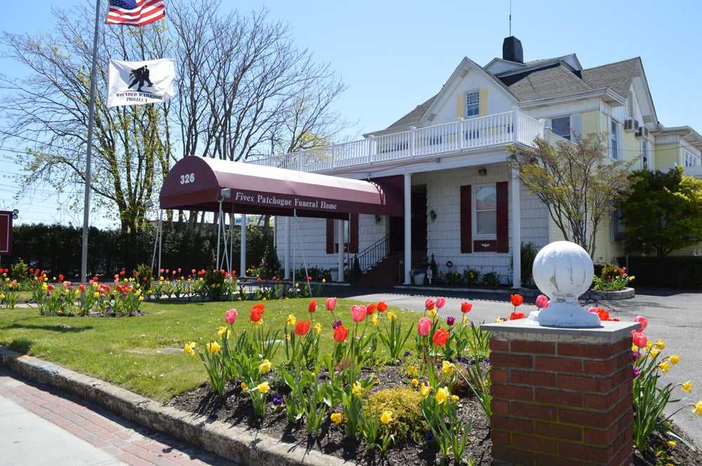 FIVES PATCHOGUE FUNERAL HOME AND CREMATION SERVICES 17 Photos 326 E