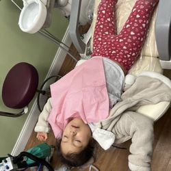 Saratoga Pediatric Dentistry - Fue tan suave y precisa q mi hija de 5 años se durmió durante la limpieza