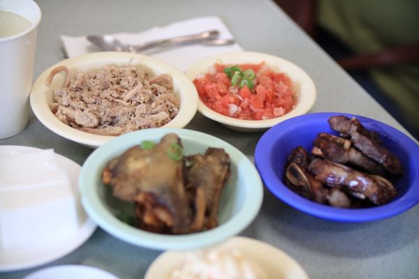 Helena's Hawaiian Food by null