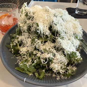 Pizzeria da Laura - Arugula salad piled high - Pizza Near Me - Berkeley, California Pizzeria da Laura - Arugula salad piled high - Pizza Near Me - Berkeley, California