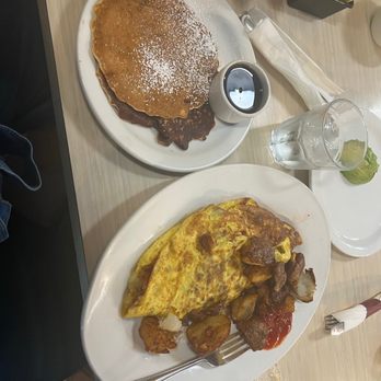 Chicago Waffles - Steak Omelette - Breakfast & Brunch Near Me - Chicago, Illinois Chicago Waffles - Steak Omelette - Breakfast & Brunch Near Me - Chicago, Illinois