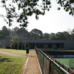 Royal Léopold Club - Nouveau bâtiment pour le Fitness, la cafétéria et 2 terrains de tennis couverts.