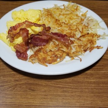 Denny's - Hashbrown, bacon, and scrambled eggs - American Near Me - Woodbridge, Ontario