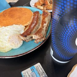 313 Deli - They breakfast was on point!! I've never had a bad meal here. The food is made with love and they have really good daily lunch specials.