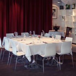 Mares Brasserie og Vinbar - Restauranten har en hyggelig Chambre Separée for forretningsmiddager, private selskaper ol.