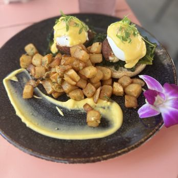 Sunny Side Cafe & Eatery - Crab cakes egg Benedict - Breakfast & Brunch Near Me - Miami, Florida