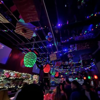 Pearl Diver - Christmas decor - Hawaiian Near Me - Nashville, Tennessee